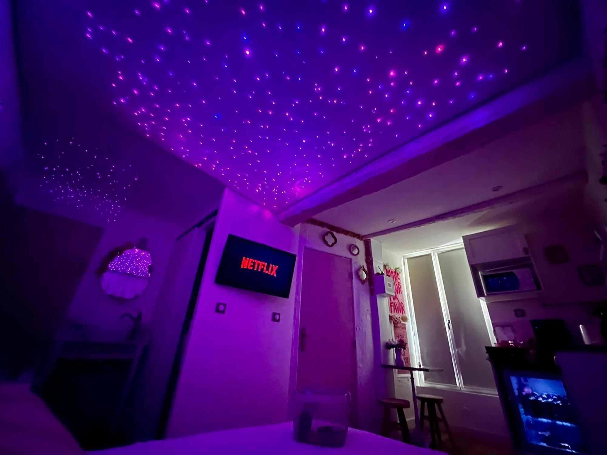 Romantic Room - Balneo - Ciel Etoile - Free Wifi - Netflix - Hyper Centre เปเซอนา ภายนอก รูปภาพ
