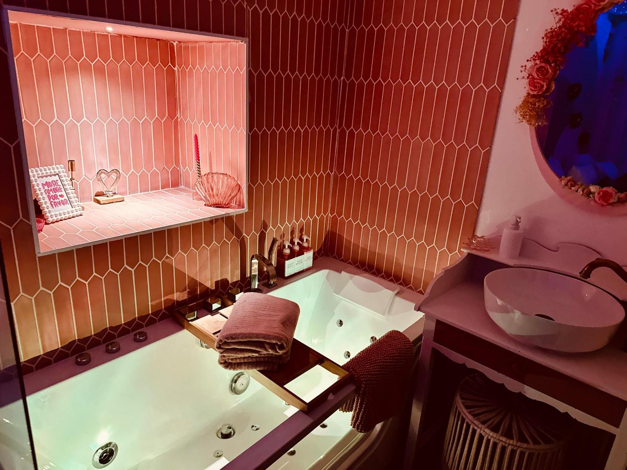 Romantic Room - Balneo - Ciel Etoile - Free Wifi - Netflix - Hyper Centre เปเซอนา ภายนอก รูปภาพ