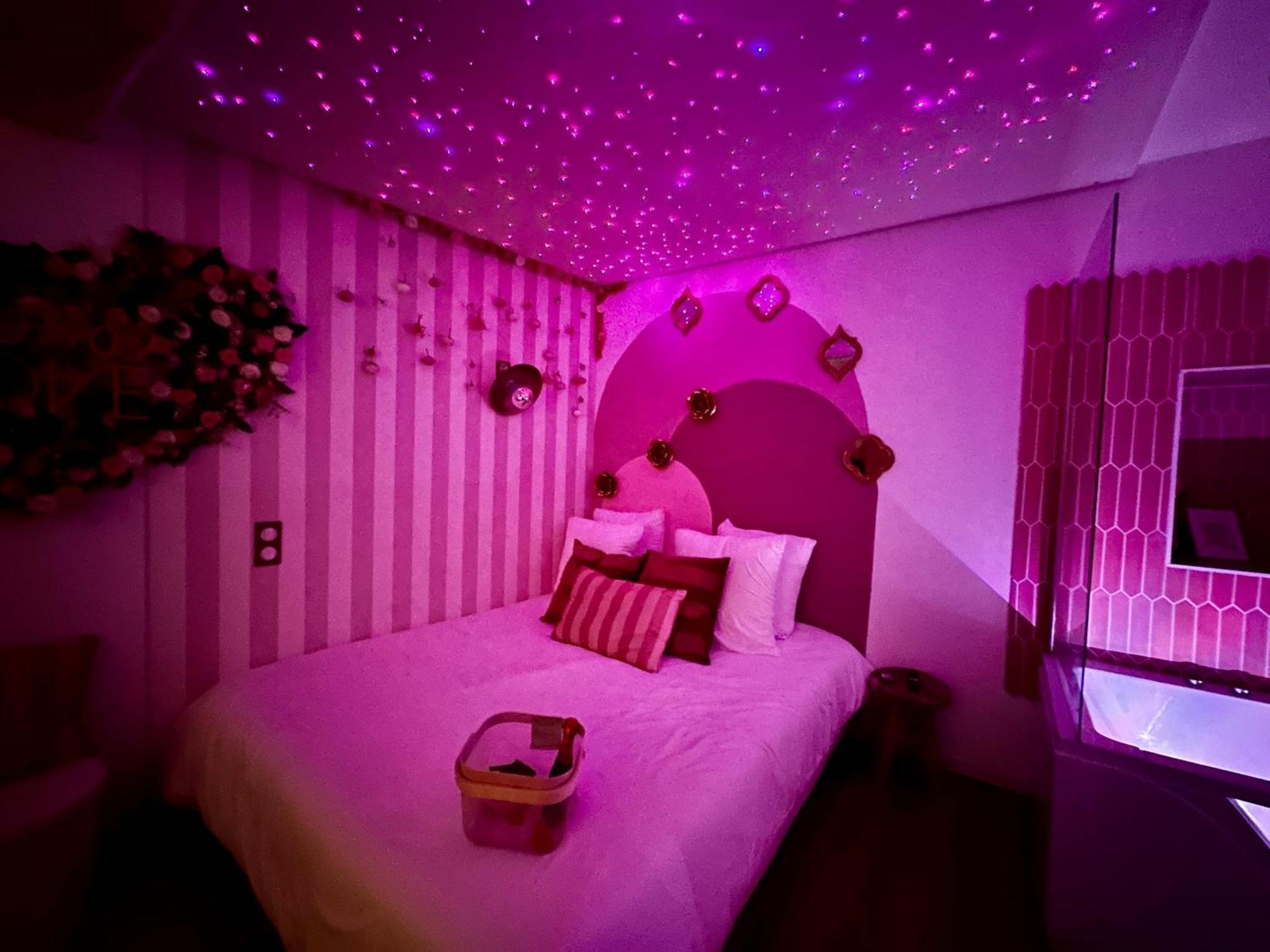 Romantic Room - Balneo - Ciel Etoile - Free Wifi - Netflix - Hyper Centre เปเซอนา ภายนอก รูปภาพ